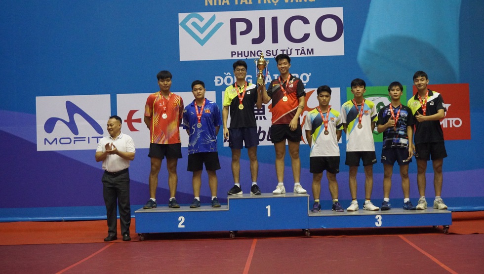 Con trai cựu danh thủ Vũ Mạnh Cường tỏa s&aacute;ng, b&oacute;ng b&agrave;n CAND T&T lại v&ocirc; địch tuyệt đối- Ảnh 1.