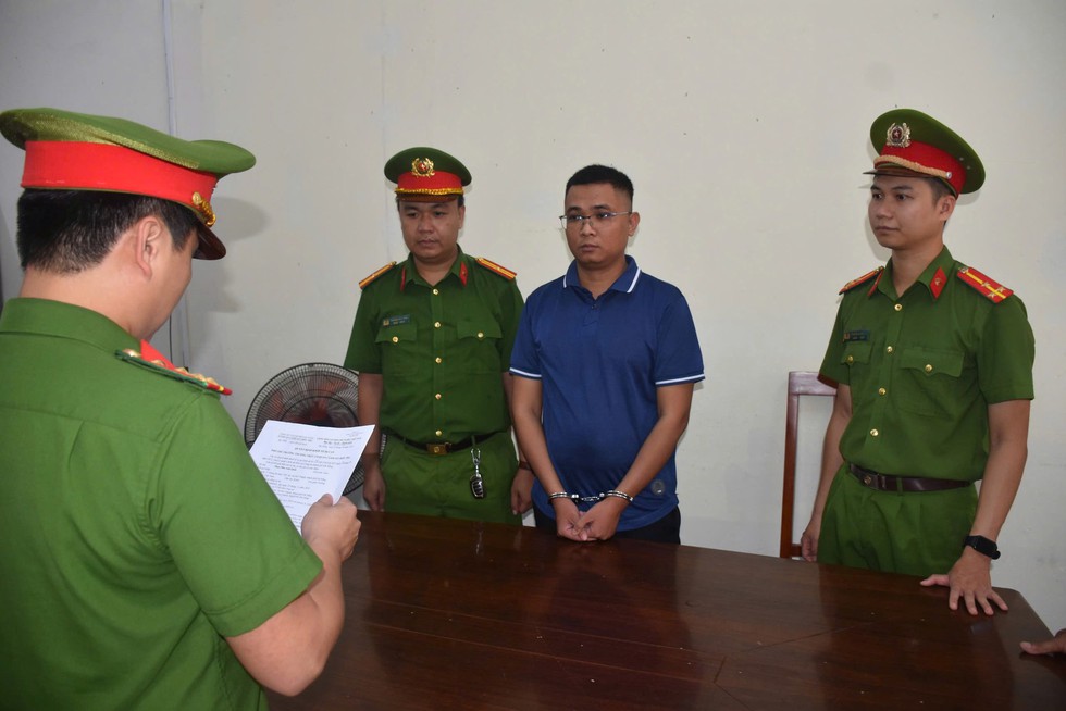 Bắt nhân viên ngân hàng lừa đảo hơn 15 tỉ đồng bằng chiêu 'đáo hạn ngân hàng'- Ảnh 1. Bắt nhân viên ngân hàng lừa đảo hơn 15 tỉ đồng bằng chiêu 'đáo hạn ngân hàng'- Ảnh 1.