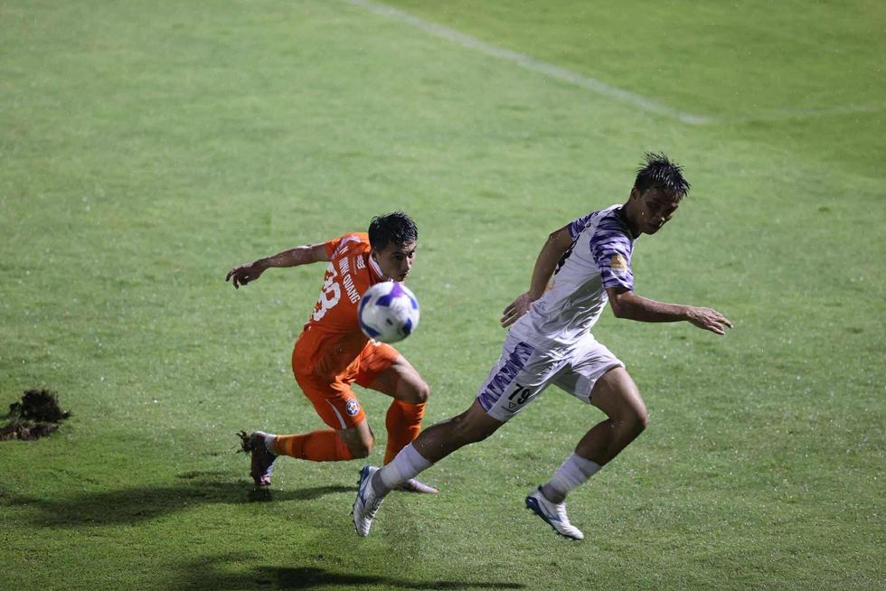 Sao U.23 Việt Nam L&ecirc; Viktor th&agrave;nh &lsquo;g&agrave; son&rsquo;, kiến tạo ph&uacute;t 90+7: H&agrave; Tĩnh thắng nhọc Quảng Ninh- Ảnh 5.