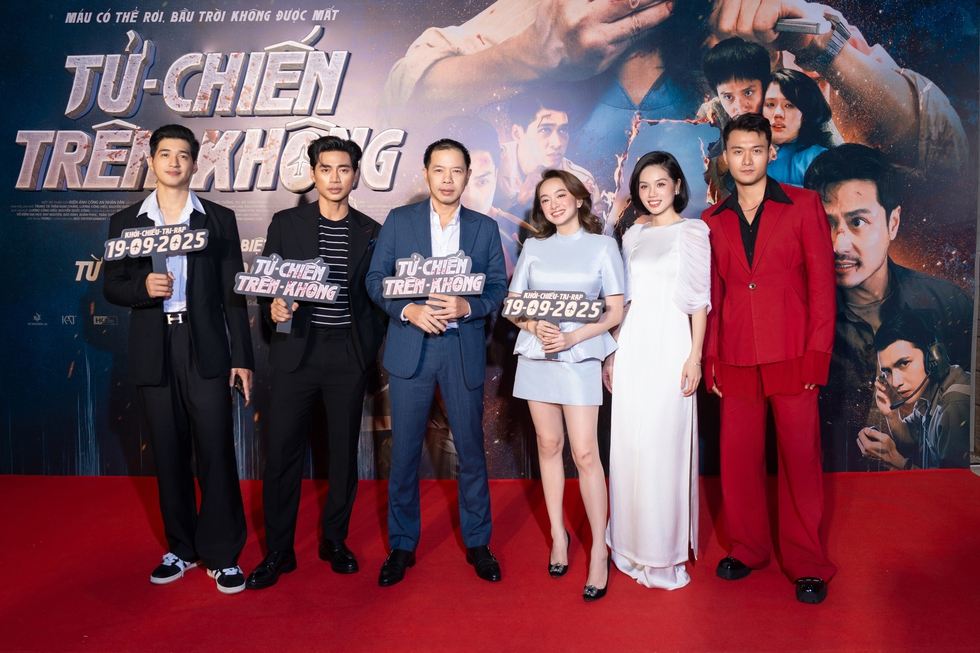 B&igrave;nh An chống nạng đến dự ra mắt phim &lsquo;Tử chiến tr&ecirc;n kh&ocirc;ng&rsquo;- Ảnh 9.