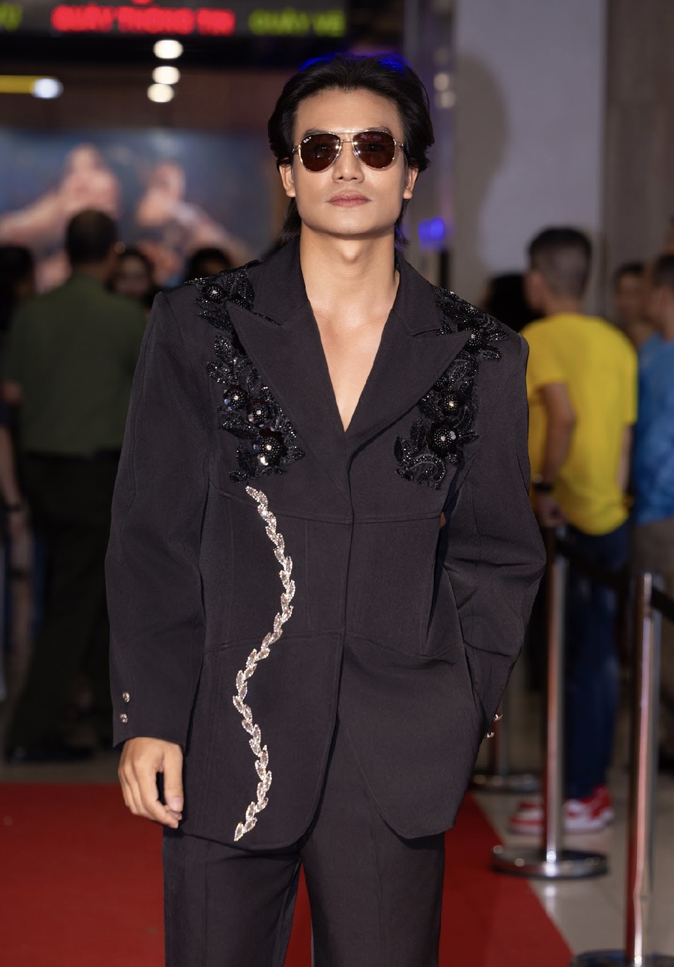 B&igrave;nh An chống nạng đến dự ra mắt phim &lsquo;Tử chiến tr&ecirc;n kh&ocirc;ng&rsquo;- Ảnh 4.