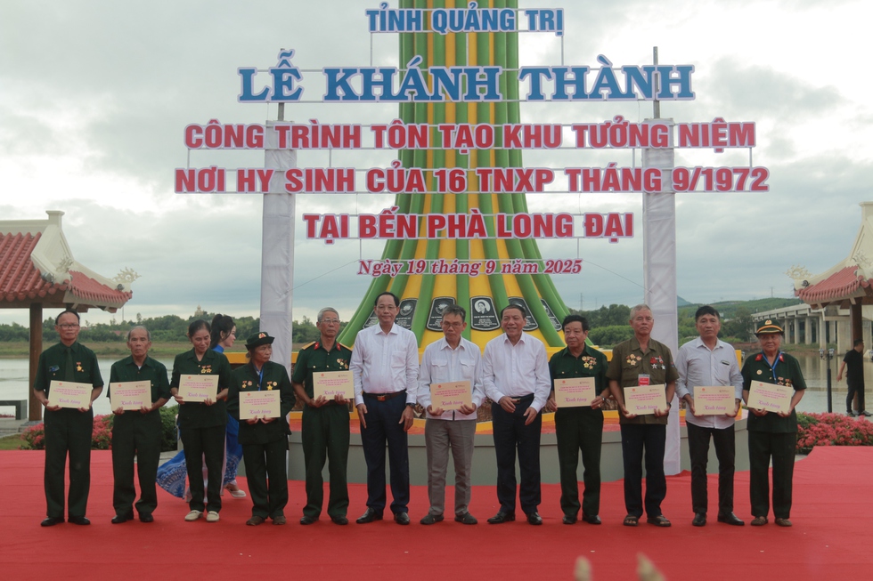 Khánh thành Khu tưởng niệm các thanh niên xung phong tại Bến phà Long Đại- Ảnh 2.