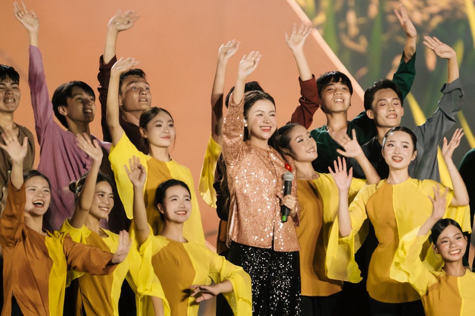 Vũ Th&ugrave;y Linh thăng hoa trong &lsquo;Concert quốc gia đặc biệt&rsquo;, quan niệm về sự so s&aacute;nh - Ảnh 1.