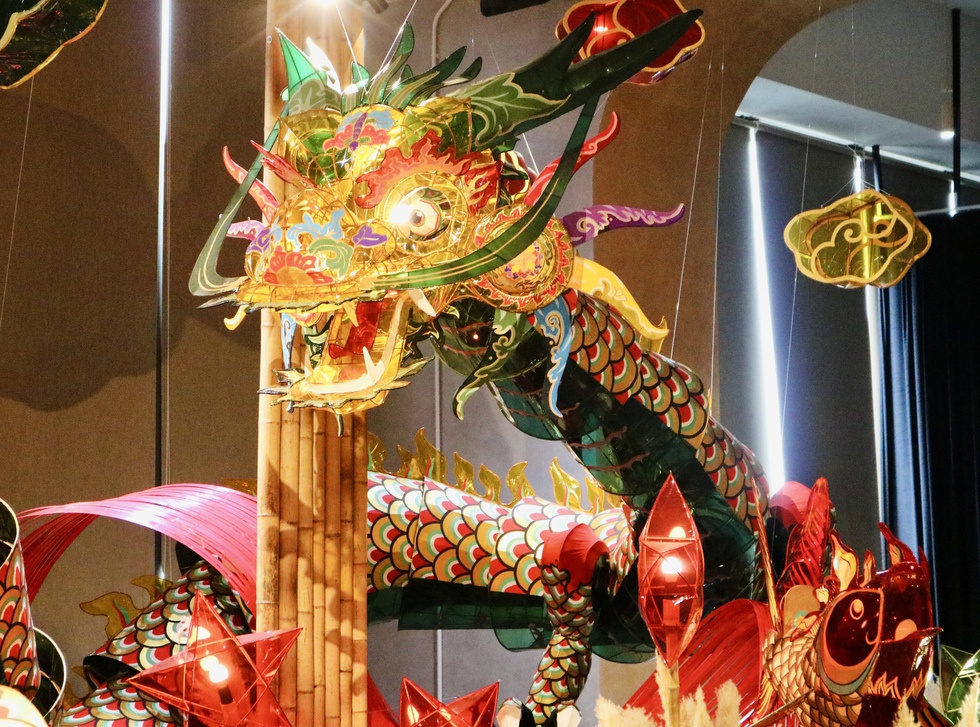 Đến nơi n&agrave;y check - in với lồng đ&egrave;n khổng lồ d&agrave;i 18 m&eacute;t- Ảnh 5.