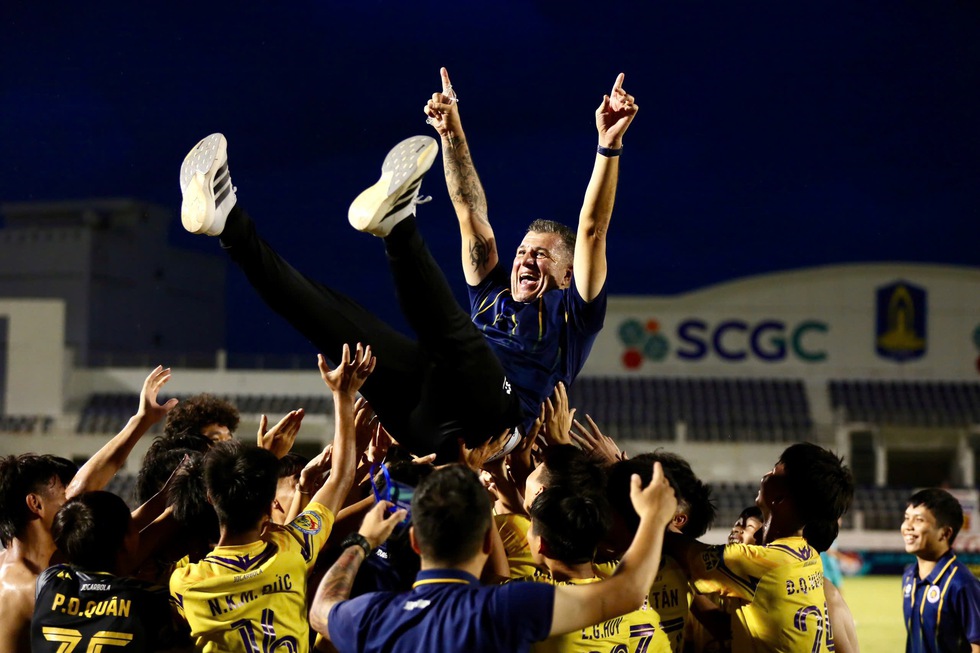 Thuyền trưởng đội U.17 Việt Nam giúp U.17 Hà Nội vô địch quốc gia - Ảnh 5.