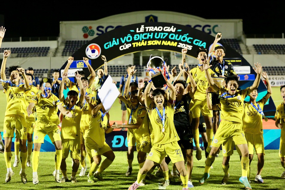 Thuyền trưởng đội U.17 Việt Nam giúp U.17 Hà Nội vô địch quốc gia - Ảnh 2.