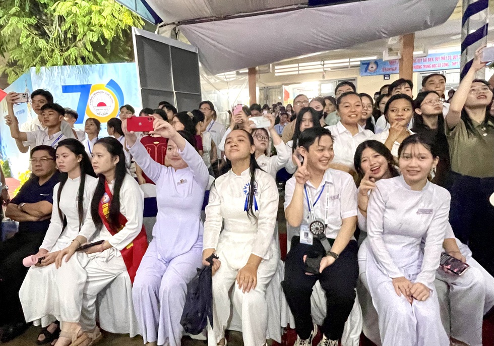 Lễ kỷ niệm ở ngôi trường phổ thông có truyền thống 70 năm - Ảnh 6.