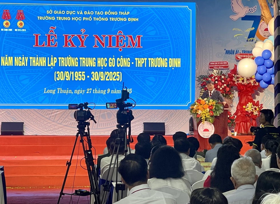 Thượng tướng Nguyễn Trọng Nghĩa dự lễ kỷ niệm ngôi trường 7 thập kỷ
- Ảnh 10.