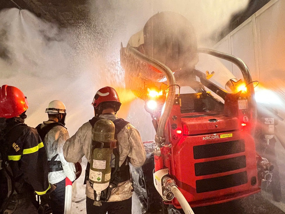 'Tiểu xe tăng' robot TAF35 chữa cháy của Công an TP.HCM- Ảnh 3.