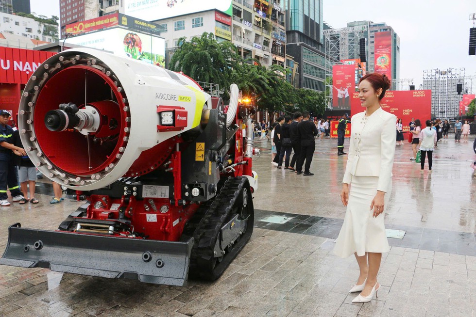 'Tiểu xe tăng' robot TAF35 chữa cháy của Công an TP.HCM- Ảnh 6.