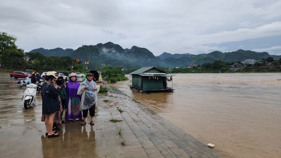 Tuyên Quang: Nước sông Lô đạt cấp cực kỳ nguy hiểm, đã có 4 người mất tích- Ảnh 3.