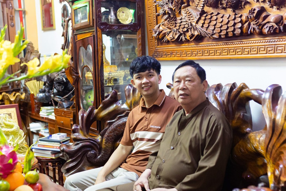 Vu Lan năm nay, con cài hoa hồng nhạt trên ngực áo - Ảnh 1. Vu Lan năm nay, con cài hoa hồng nhạt trên ngực áo - Ảnh 1.