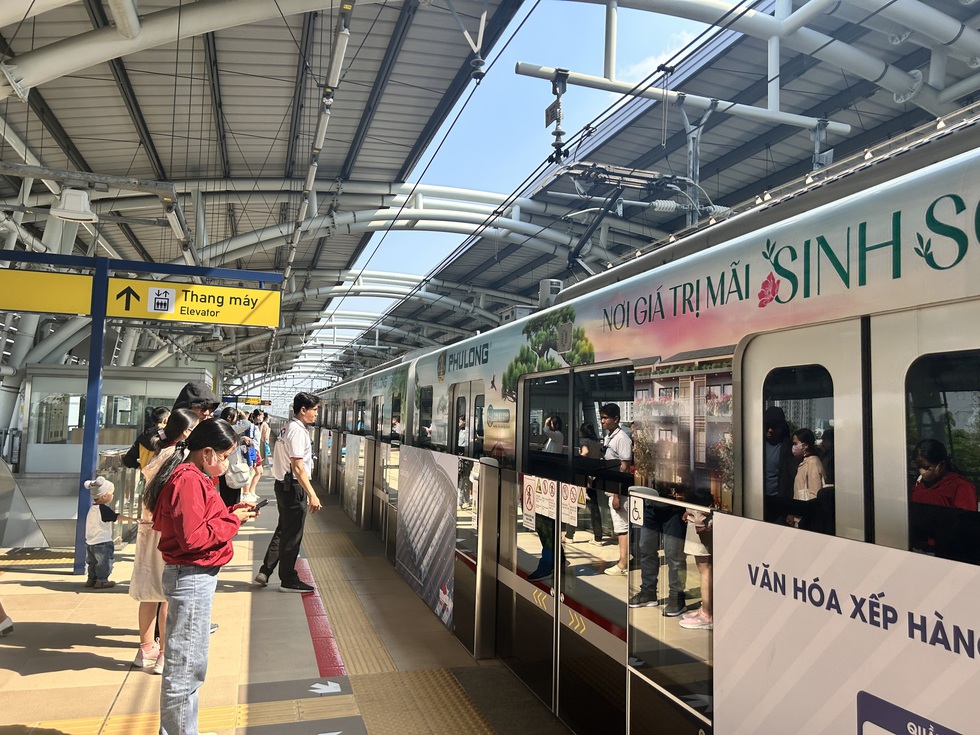 Đầu năm chọn metro, xe bu&yacute;t du xu&acirc;n: Bất ngờ với điều n&agrave;y&hellip;- Ảnh 4.