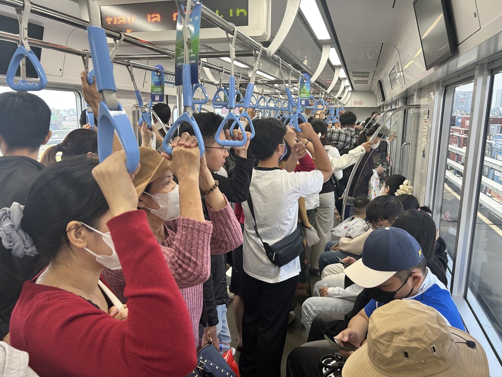 Đầu năm chọn metro, xe bu&yacute;t du xu&acirc;n: Bất ngờ với điều n&agrave;y&hellip;- Ảnh 1.