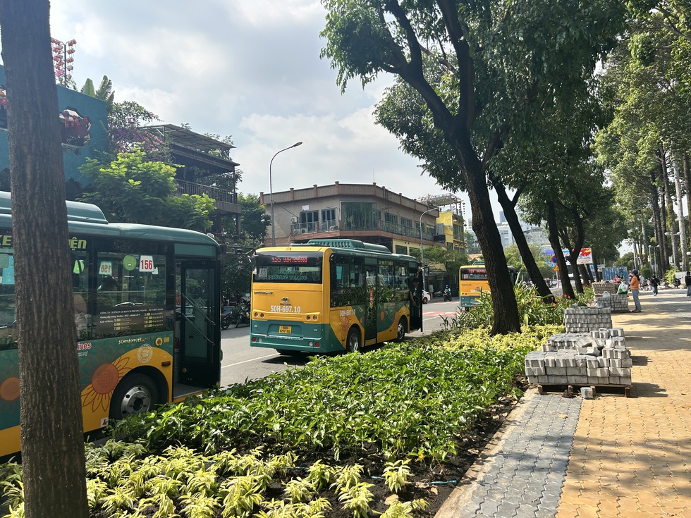 Đầu năm chọn metro, xe bu&yacute;t du xu&acirc;n: Bất ngờ với điều n&agrave;y&hellip;- Ảnh 6.