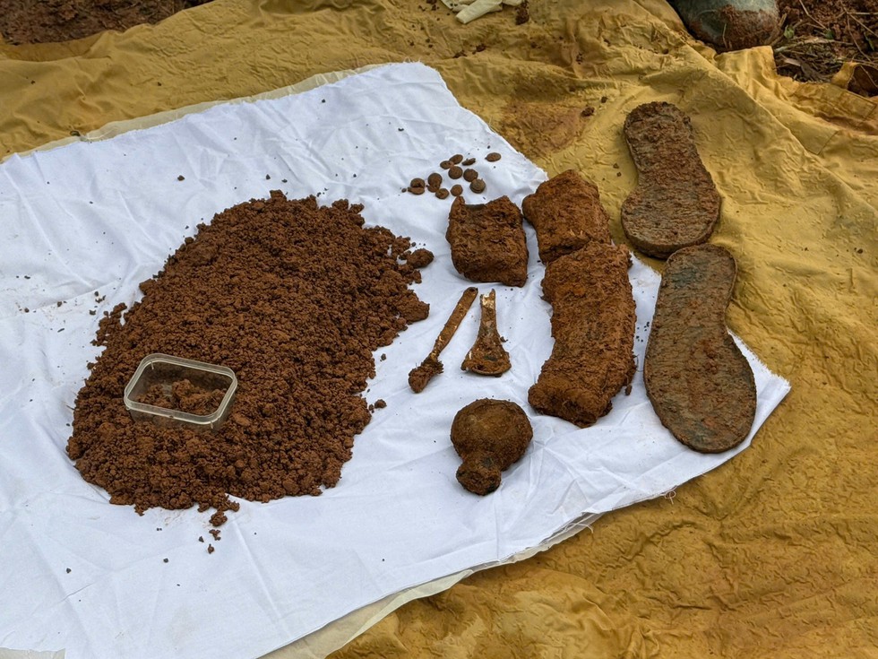 Quảng Trị: Quy tập 2 h&agrave;i cốt liệt sĩ trong rừng tr&agrave;m của người d&acirc;n- Ảnh 1.