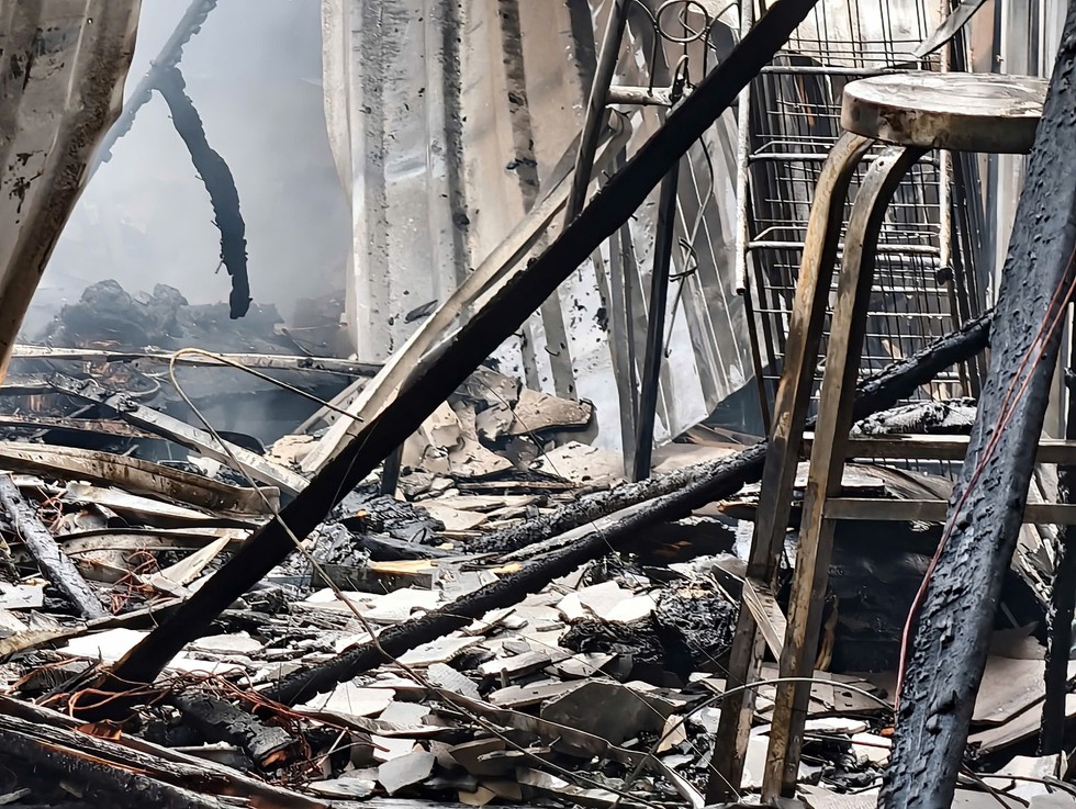 Ch&aacute;y lớn d&atilde;y nh&agrave; d&acirc;n cạnh chợ B&igrave;nh Trưng, TP.HCM- Ảnh 6.