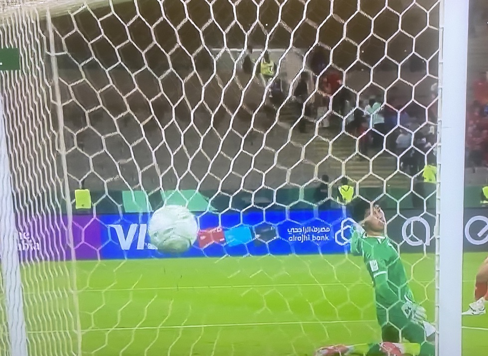 Tại sao trọng t&agrave;i Iran kh&ocirc;ng c&ocirc;ng nhận b&agrave;n thắng của U.23 UAE gi&uacute;p U.23 Việt Nam tho&aacute;t thua?- Ảnh 2.