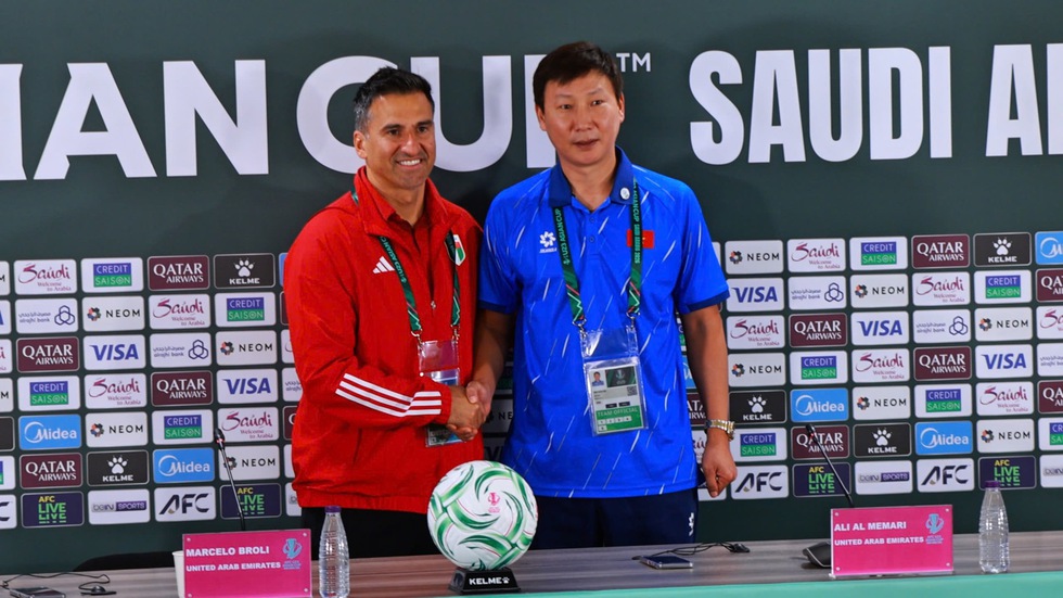 AFC &lsquo;mắt tr&ograve;n mắt dẹt&rsquo; khi nghe HLV Kim Sang-sik tiết lộ về chiến thuật tuyệt đỉnh của U.23 Việt Nam- Ảnh 2.