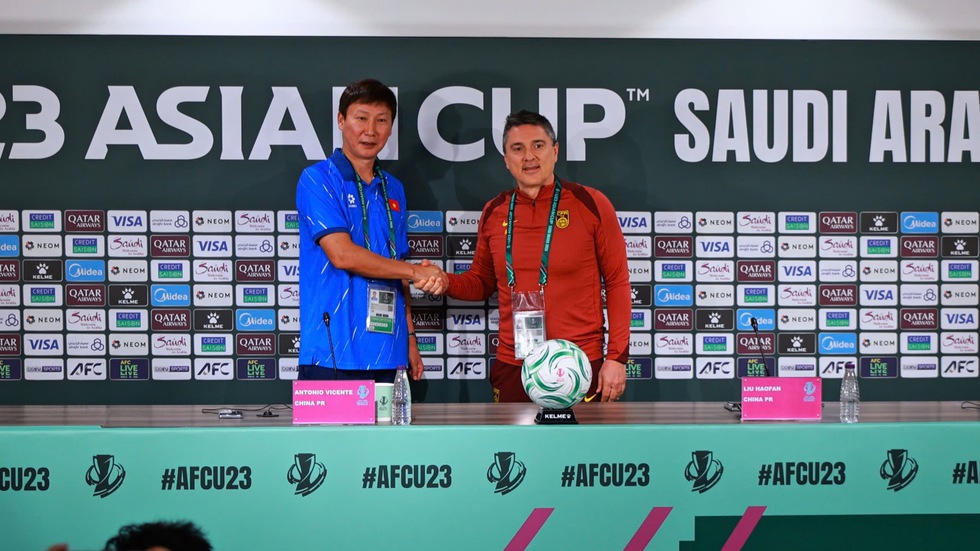 HLV Kim từ chối n&oacute;i tới Đ&igrave;nh Bắc: &lsquo;U.23 Trung Quốc c&oacute; thủ m&ocirc;n Li Hao rất giỏi nhưng Việt Nam sẽ thắng&rsquo;- Ảnh 1.