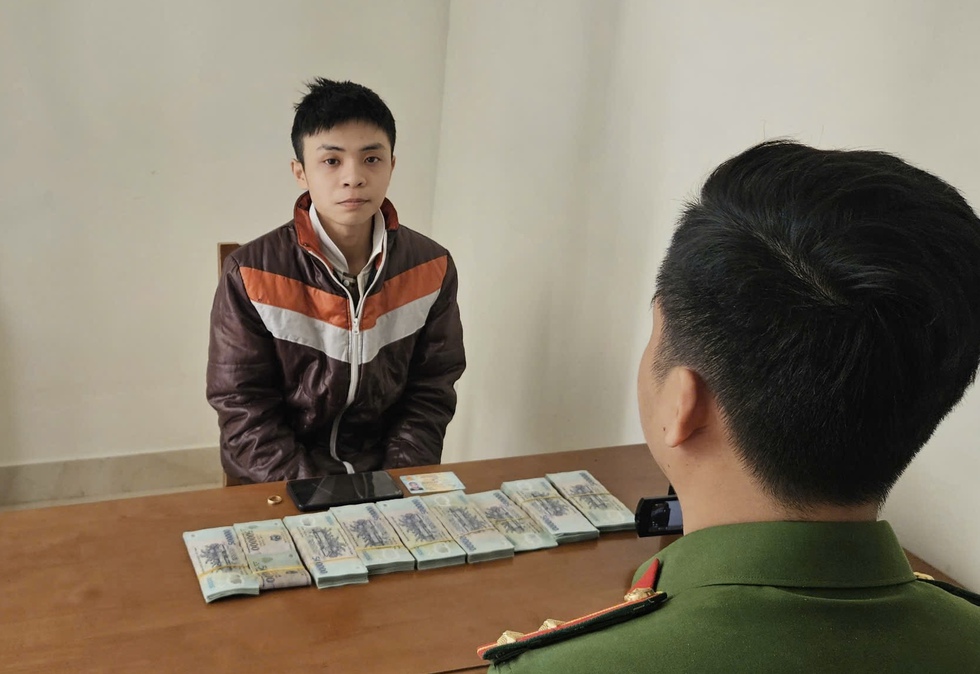 Đột nhập trung t&acirc;m y tế lấy trộm v&agrave;ng trị gi&aacute; hơn 410 triệu đồng- Ảnh 1.