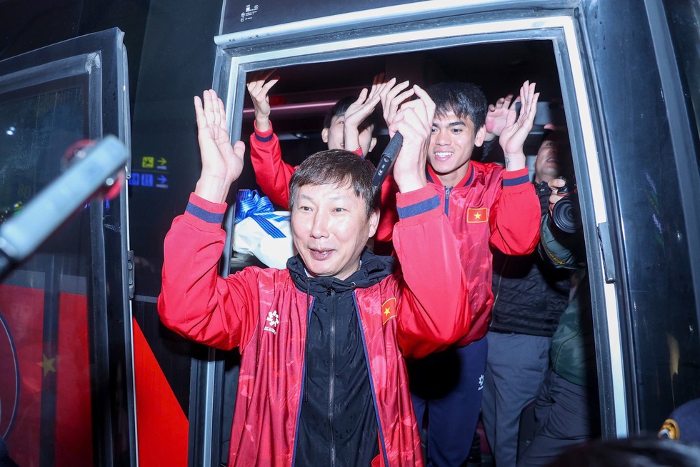 Thủ m&ocirc;n Trung Ki&ecirc;n v&agrave; c&aacute;c th&agrave;nh vi&ecirc;n c&ograve;n lại của U.23 Việt Nam về nước muộn- Ảnh 2.