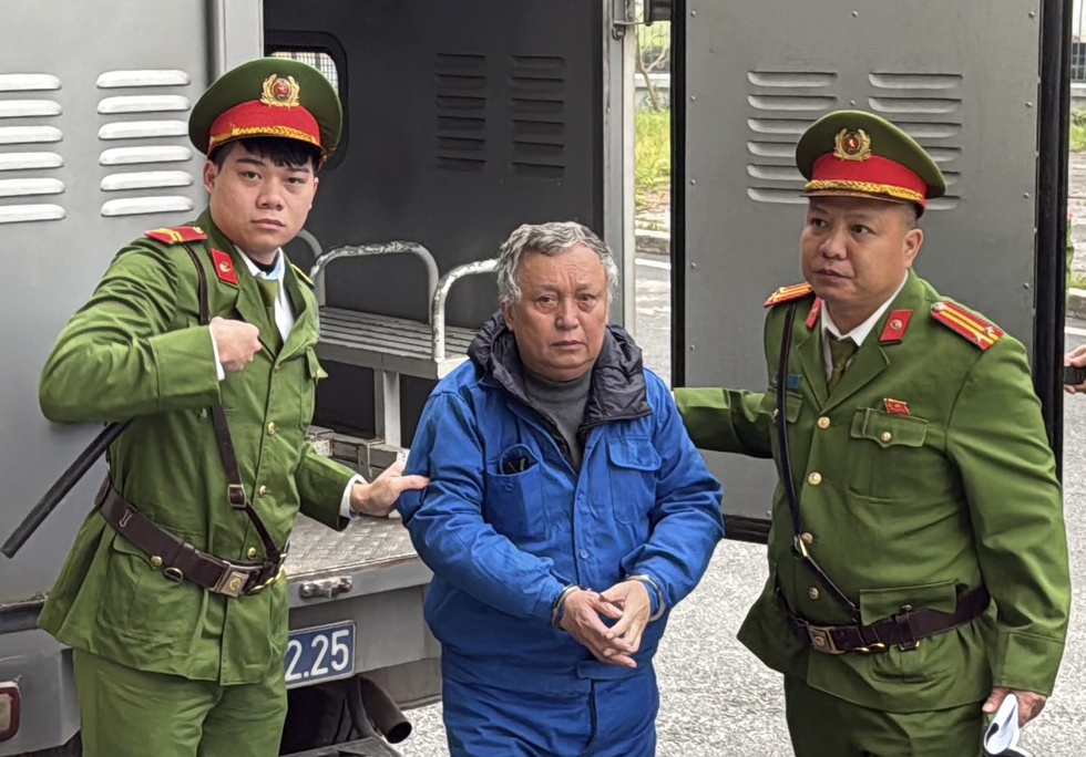 T&ograve;a th&aacute;p ng&agrave;n tỉ 'đắp chiếu' 10 năm, cựu sếp VICEM hầu t&ograve;a v&igrave; g&acirc;y l&atilde;ng ph&iacute;- Ảnh 2.