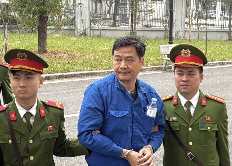 T&ograve;a th&aacute;p ng&agrave;n tỉ 'đắp chiếu' 10 năm, cựu sếp VICEM hầu t&ograve;a v&igrave; g&acirc;y l&atilde;ng ph&iacute;- Ảnh 3.