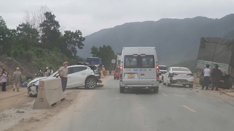 Đà Nẵng: 11 ô tô tai nạn liên hoàn  trên cao tốc La Sơn - Hòa Liên- Ảnh 1.