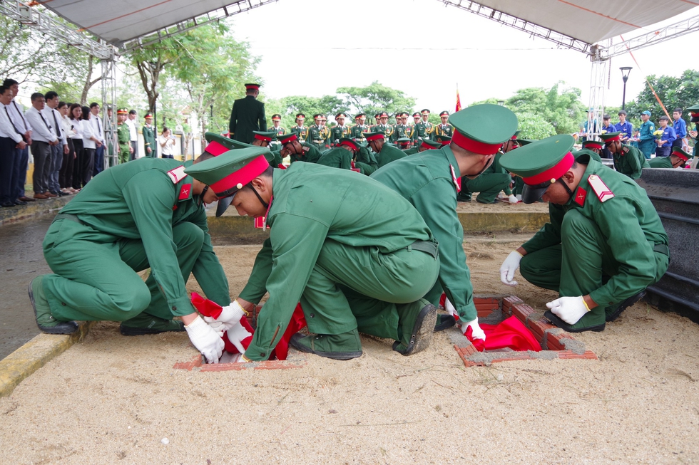 Trang nghiêm lễ truy điệu, an táng 14 hài cốt liệt sĩ tại Đà Nẵng- Ảnh 5.
