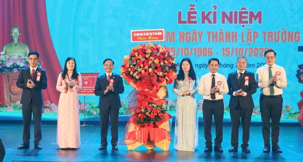 Trường THPT chuy&ecirc;n L&ecirc; Qu&yacute; Đ&ocirc;n 40 năm ghi dấu tr&ecirc;n bản đồ gi&aacute;o dục mũi nhọn- Ảnh 2.