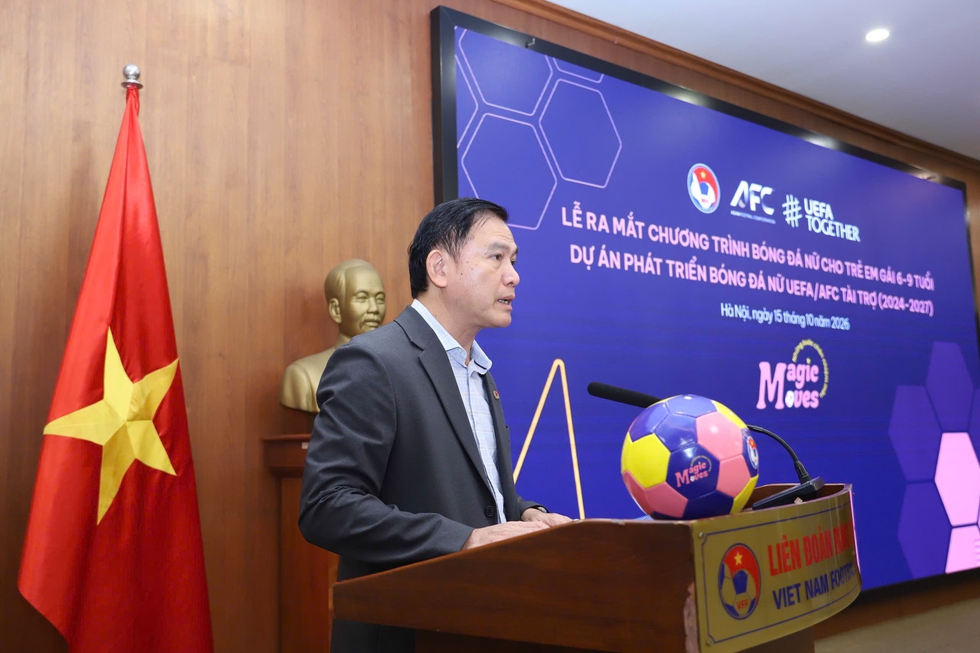 Tổng thư k&yacute; AFC gửi th&ocirc;ng điệp đặc biệt đến VFF, UEFA lập dự &aacute;n hấp dẫn tại Việt Nam- Ảnh 1.