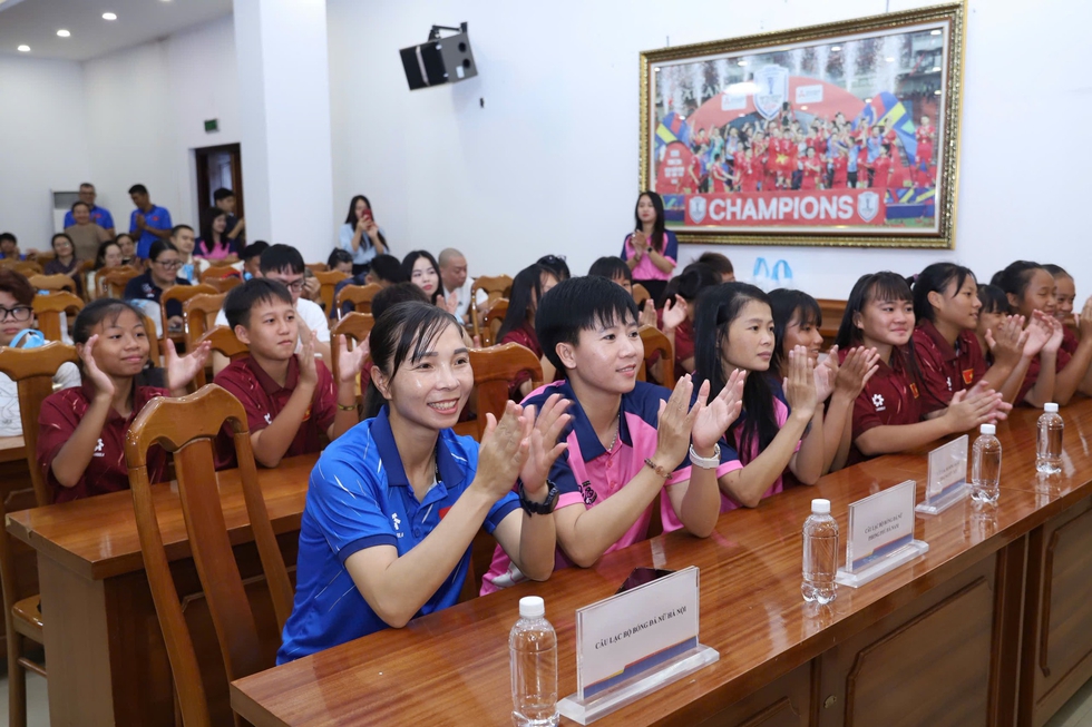 Tổng thư k&yacute; AFC gửi th&ocirc;ng điệp đặc biệt đến VFF, UEFA lập dự &aacute;n hấp dẫn tại Việt Nam- Ảnh 3.
