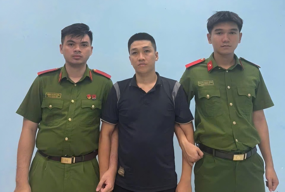 Đối tượng truy n&atilde; đặc biệt bị bắt tại Bến xe Trung t&acirc;m Đ&agrave; Nẵng- Ảnh 1.