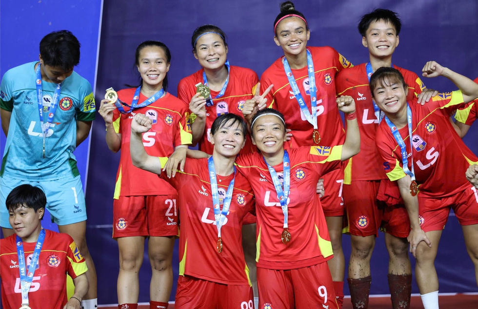 CLB nữ TP.HCM I đăng quang trong ngày nhận thất bại, vẫn lập kỷ lục rất đáng ngưỡng mộ- Ảnh 3.