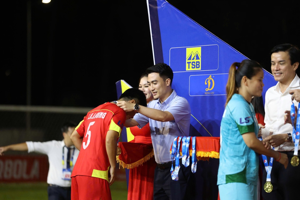 CLB nữ TP.HCM I đăng quang trong ngày nhận thất bại, vẫn lập kỷ lục rất đáng ngưỡng mộ- Ảnh 4.