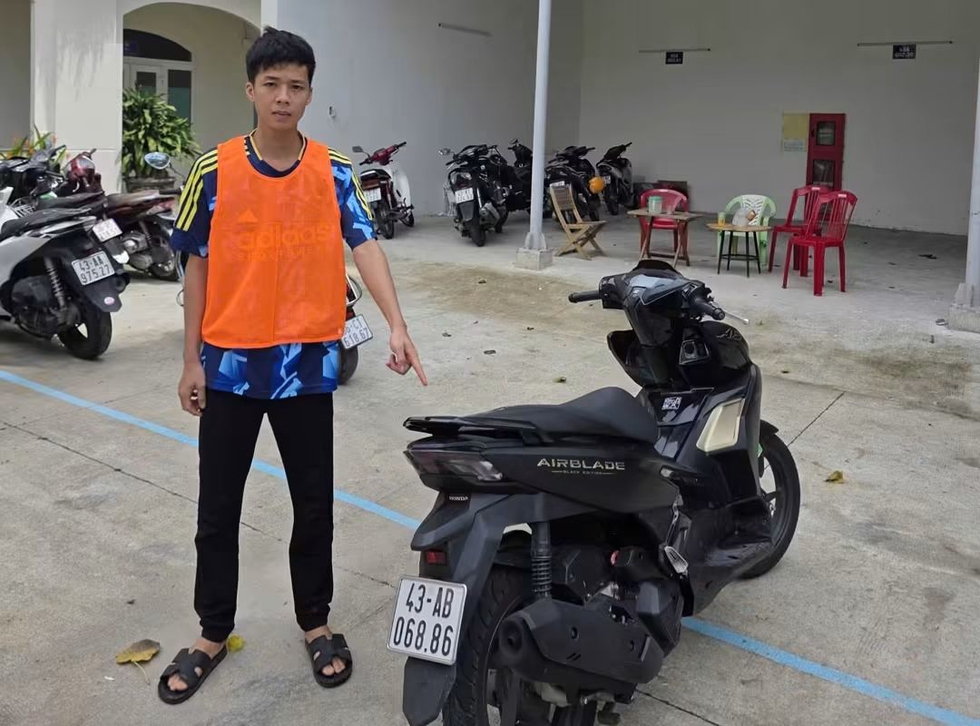 Giả vờ mua xe, 2 thanh ni&ecirc;n ở Đ&agrave; Nẵng d&agrave;n cảnh cướp xe- Ảnh 2.