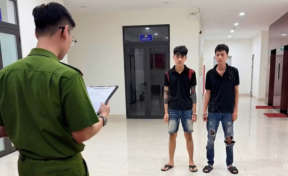 Giả vờ mua xe, 2 thanh ni&ecirc;n ở Đ&agrave; Nẵng d&agrave;n cảnh cướp xe- Ảnh 1.