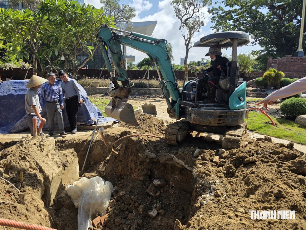 Ph&aacute;t hiện s&uacute;ng thần c&ocirc;ng d&agrave;i gần  3 m tại th&agrave;nh Điện Hải- Ảnh 4.