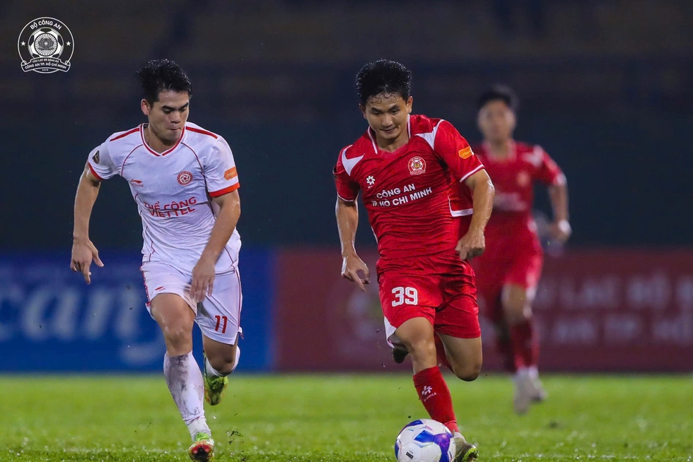 V-League xuất hiện nh&acirc;n vật cực hay ở tuyến giữa, liệu thầy Kim c&oacute; đưa v&agrave;o tầm ngắm?

- Ảnh 2.