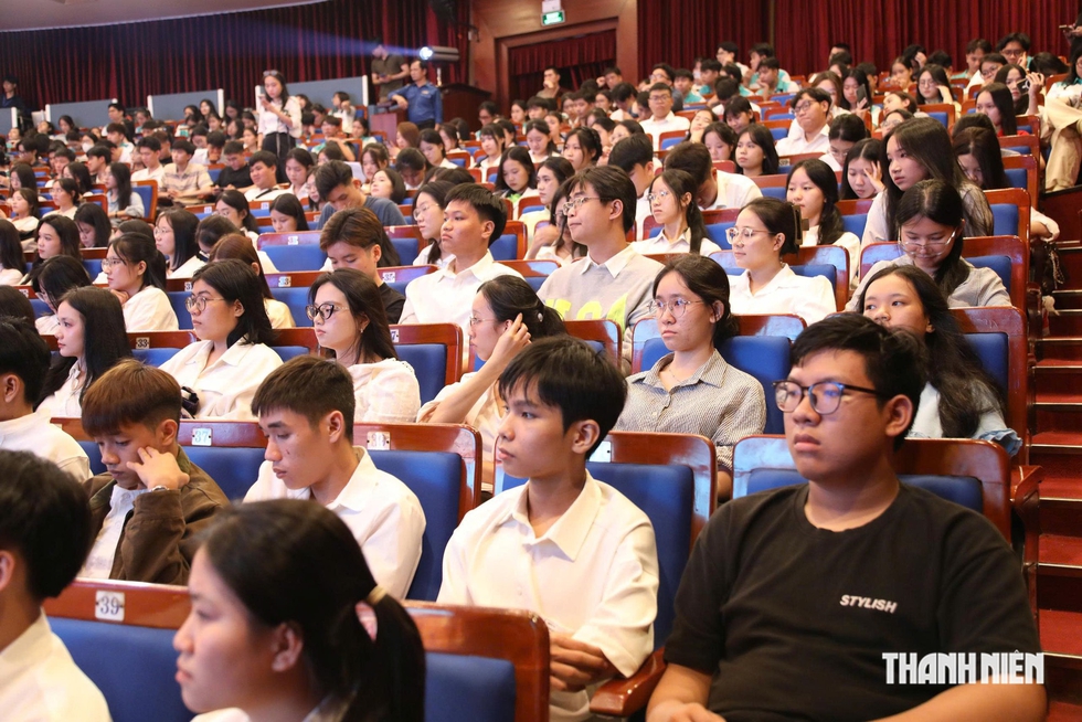 Hơn 670 triệu đồng tiếp sức thủ khoa, sinh vi&ecirc;n vượt kh&oacute; ở Đ&agrave; Nẵng- Ảnh 1.