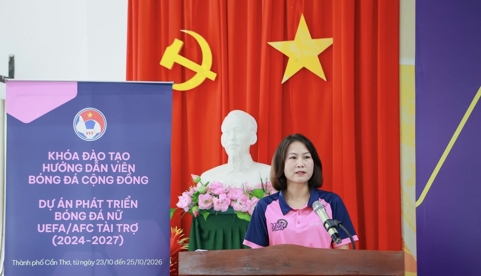 Quả bóng vàng nữ Việt Nam Ngọc Châm làm giảng viên khóa học dành cho trẻ em gái- Ảnh 1.
