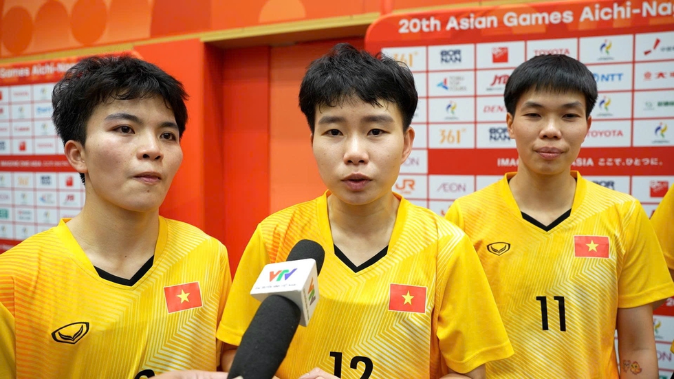 Thắng Th&aacute;i Lan kịch t&iacute;nh, bảo vệ th&agrave;nh c&ocirc;ng HCV ASIAD: C&aacute;c c&ocirc; g&aacute;i cầu m&acirc;y Việt Nam được thưởng tiền tỉ- Ảnh 12.