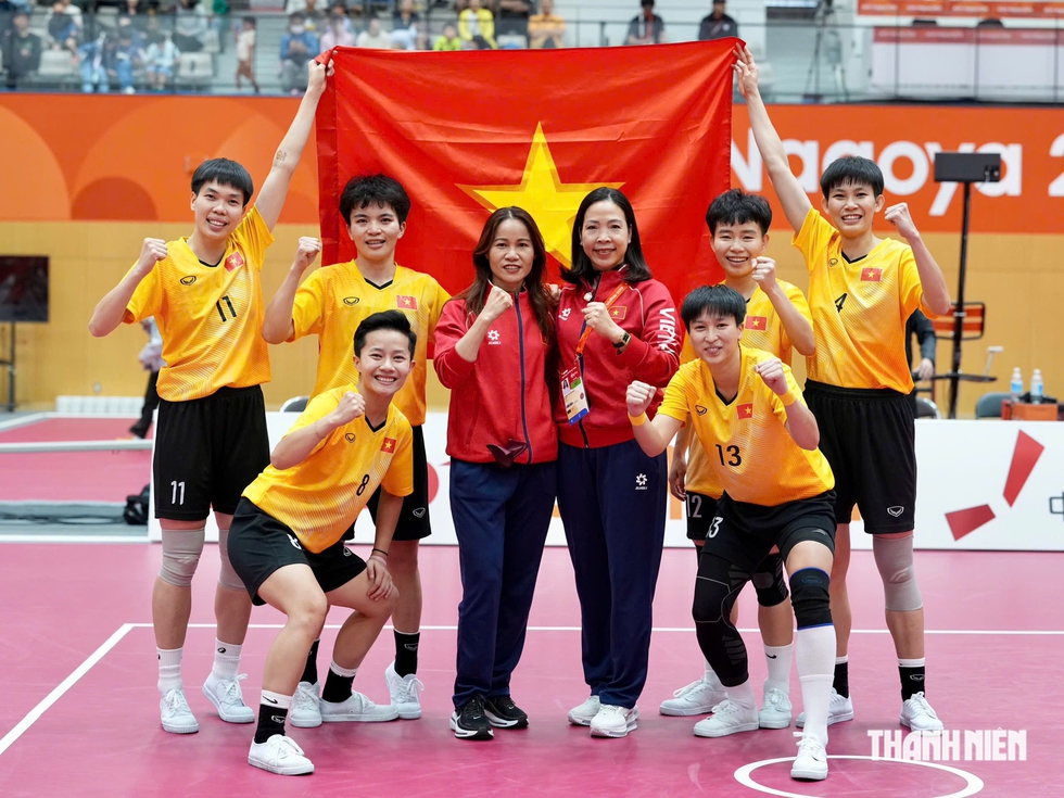 Thắng Th&aacute;i Lan kịch t&iacute;nh, bảo vệ th&agrave;nh c&ocirc;ng HCV ASIAD: C&aacute;c c&ocirc; g&aacute;i cầu m&acirc;y Việt Nam được thưởng tiền tỉ- Ảnh 2.