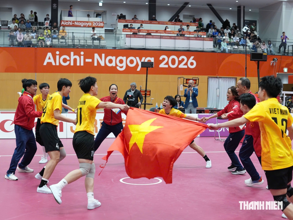 Bộ trưởng L&acirc;m Thị Phương Thanh ngợi khen &yacute; ch&iacute; ki&ecirc;n cường của c&aacute;c c&ocirc; g&aacute;i v&agrave;ng cầu m&acirc;y Việt Nam- Ảnh 2.
