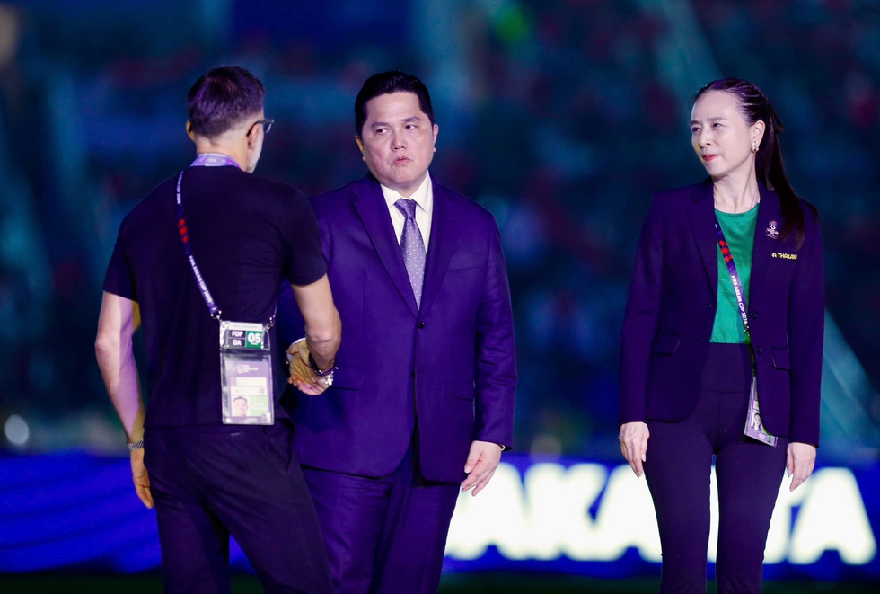 Indonesia h&acirc;n hoan n&acirc;ng c&uacute;p, nhưng biểu cảm của Chanathip v&agrave; đội tuyển Th&aacute;i Lan lại chiếm s&oacute;ng- Ảnh 5.