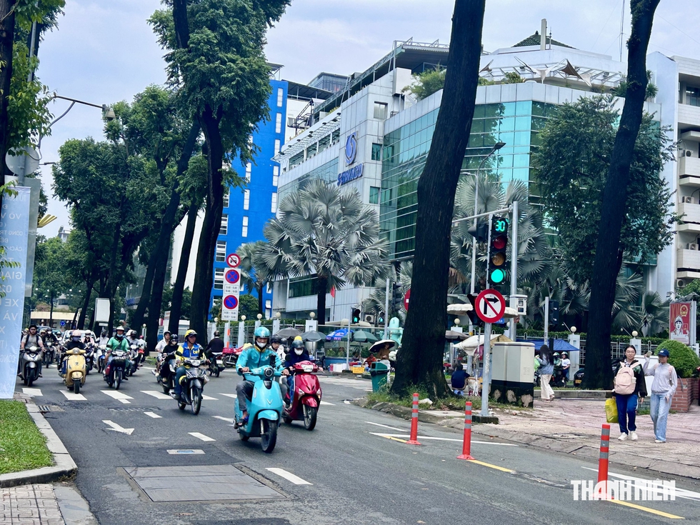 Xe m&aacute;y chạy 2 chiều đường V&otilde; Văn Tần: Người bỡ ngỡ, người mừng h&uacute;m- Ảnh 3.