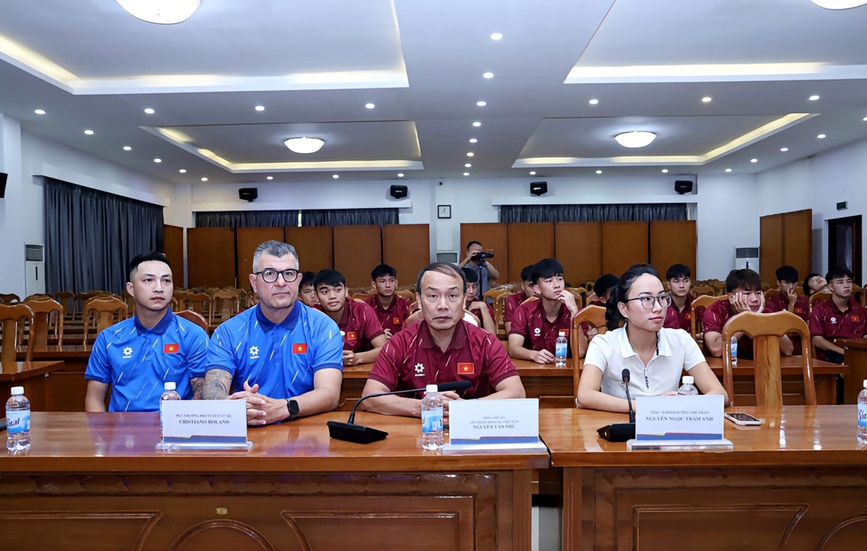 HLV Roland đề xuất n&oacute;ng trước World Cup U.17, VFF v&agrave; U.17 Việt Nam c&oacute; động th&aacute;i rất đặc biệt - Ảnh 1.