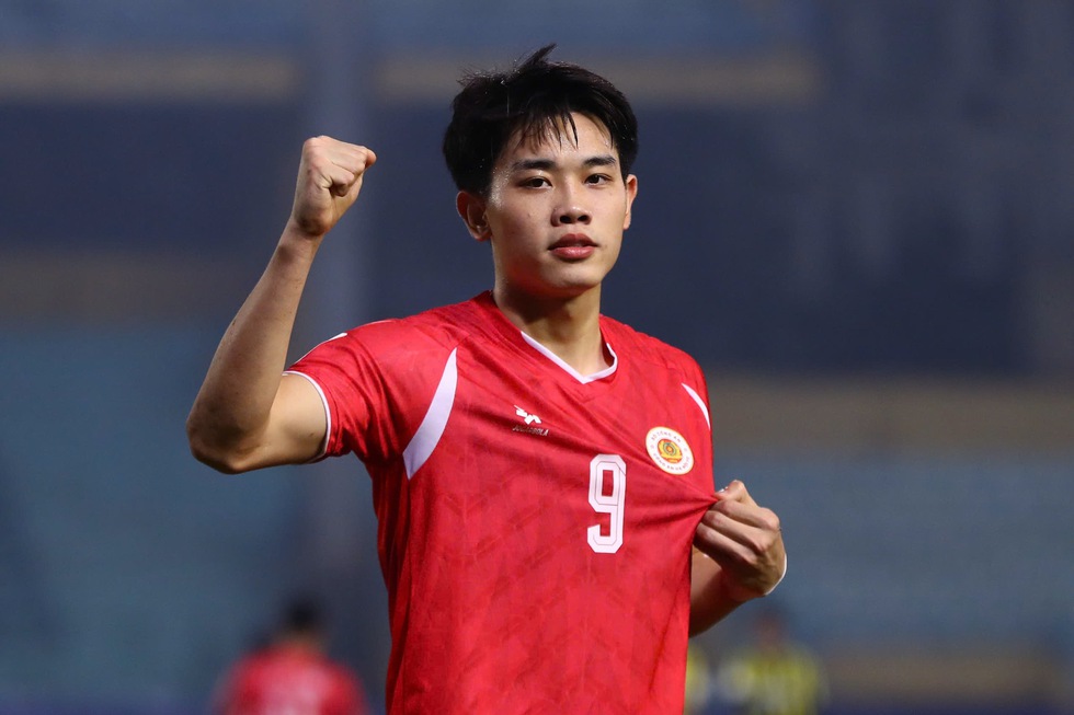 Quang Hải ch&oacute;i s&aacute;ng rực rỡ, Đ&igrave;nh Bắc lập si&ecirc;u phẩm: CLB CAHN đ&egrave; bẹp Tampines Rovers- Ảnh 4.