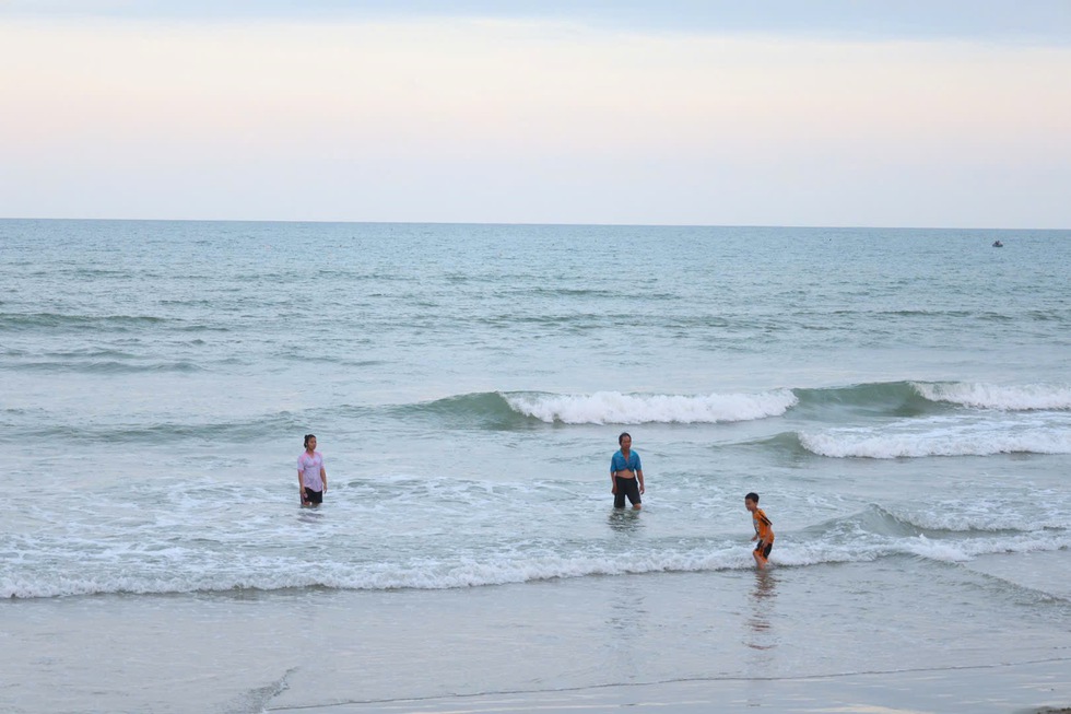 Quảng Ng&atilde;i: Tắm biển Mỹ Kh&ecirc;, học sinh lớp 6 đuối nước chiều 28 tết- Ảnh 1.